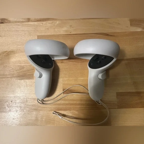 Meta Quest 2 Bundle - Picture 6 of 7